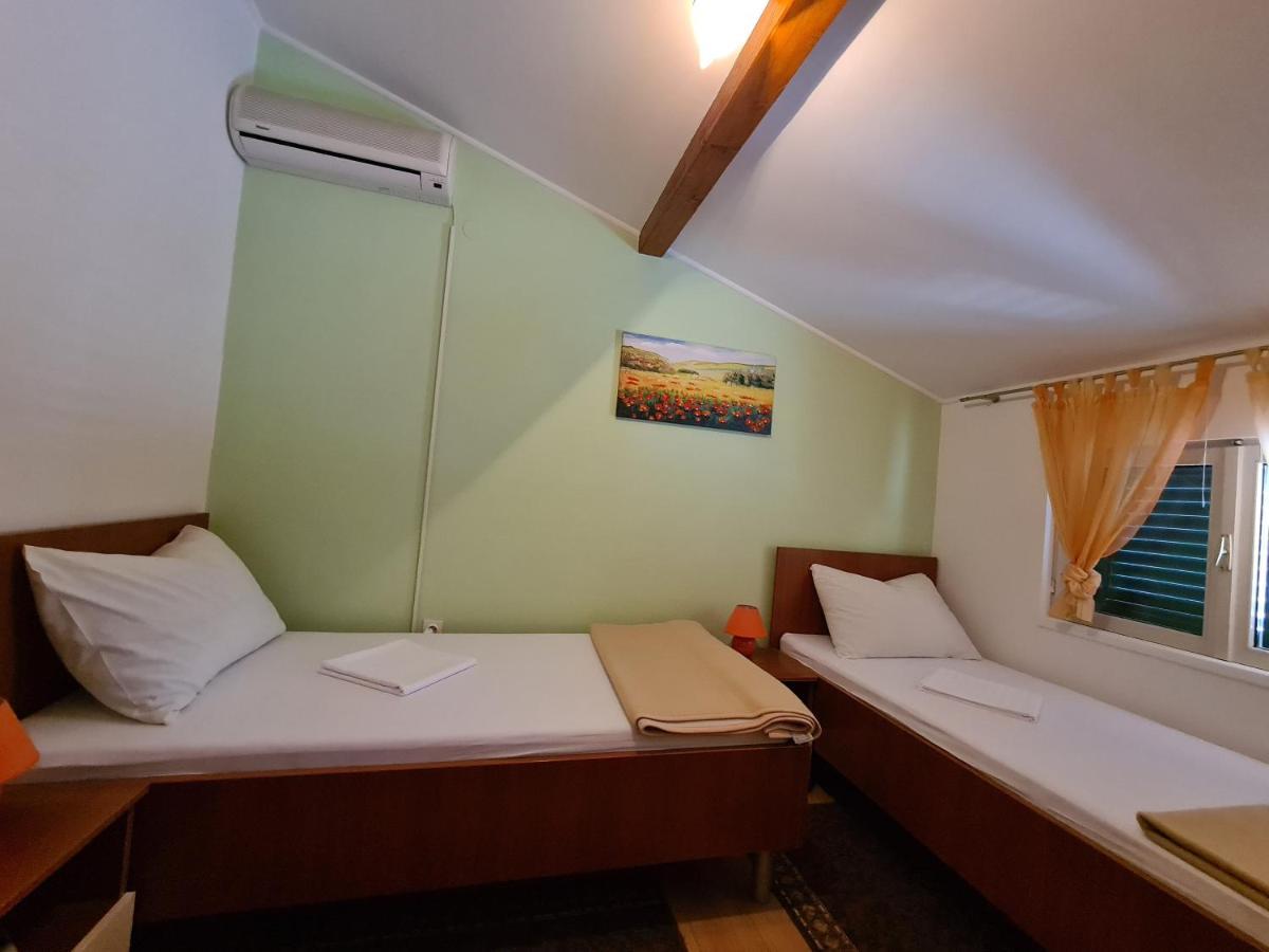 Camp Krka Hotel Лозовац Екстериор снимка
