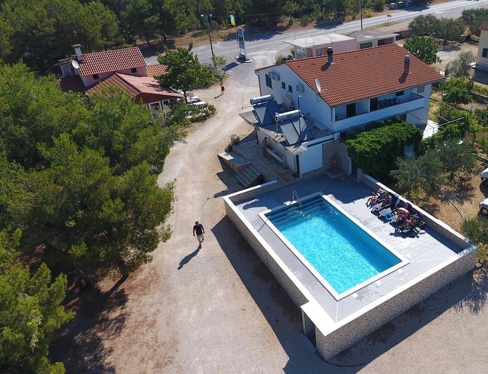Camp Krka Hotel Лозовац Екстериор снимка