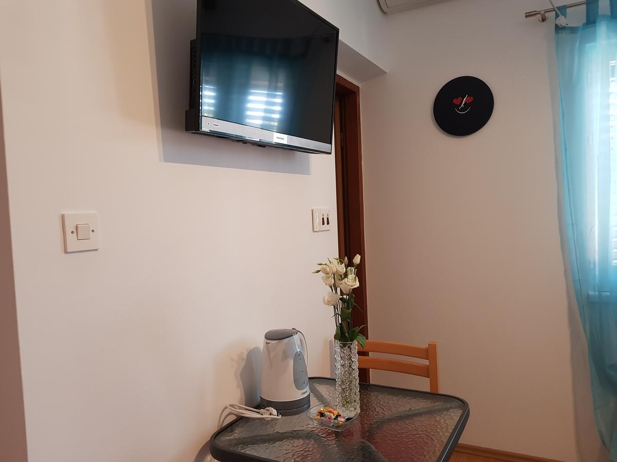 Camp Krka Hotel Лозовац Екстериор снимка