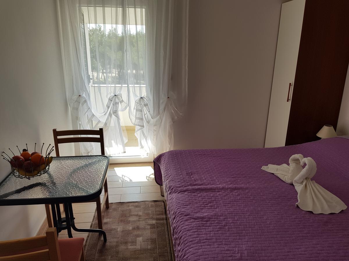 Camp Krka Hotel Лозовац Екстериор снимка